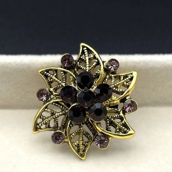 Yellow Gold with Light and Dark Purple Amethyst Crystal Flower Pin Back Brooch - Picture 3 of 7